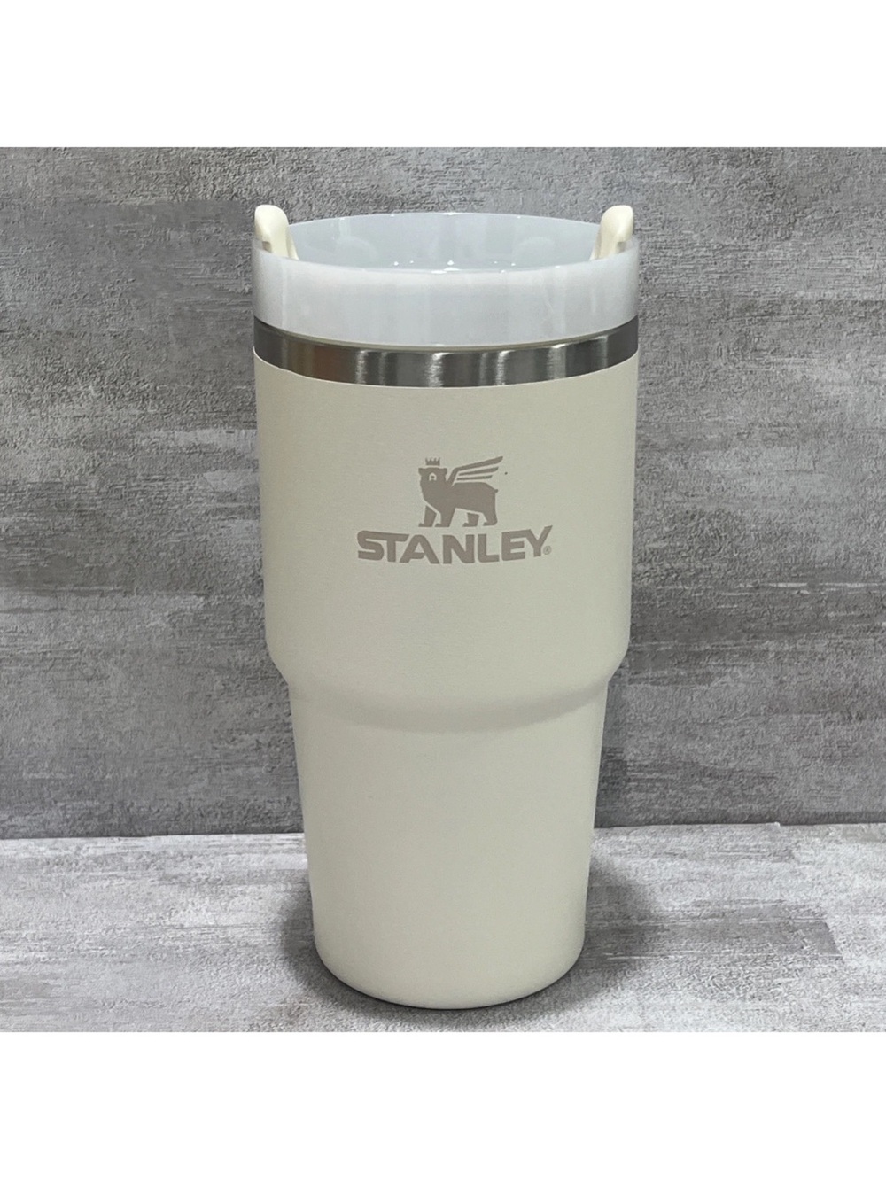 Stanley 20 oz/ 591 ml Flowstate Quencher H2.0 Cream Stainless Steel Tumbler
